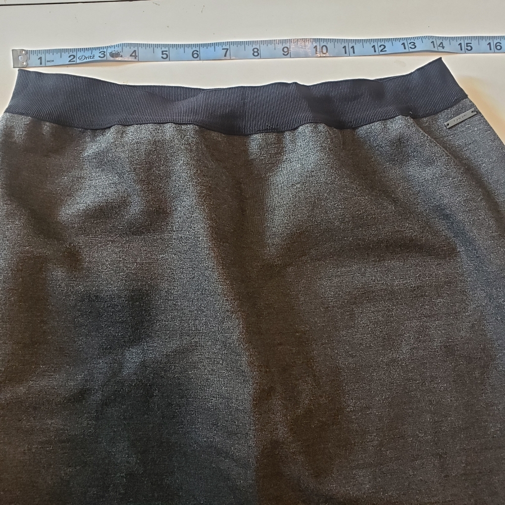 Tahari Women's Skirt Gray Pull On Mini Size Meduim Minimalist - Picture 4 of 9